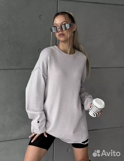 Свитер женский оверсайз рваный