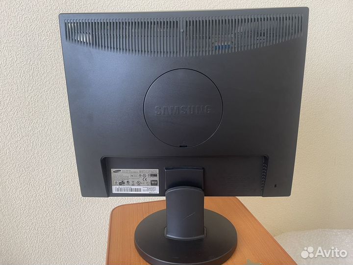 Монитор Samsung