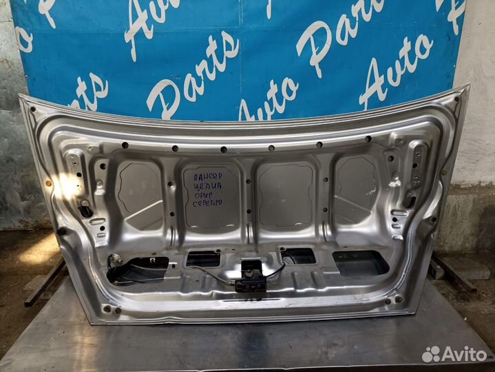 Mitsubishi Lancer Cedia крышка багажника