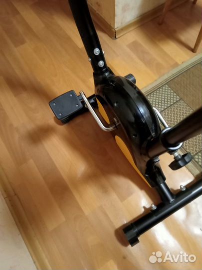 Велотренажер DFC B8012