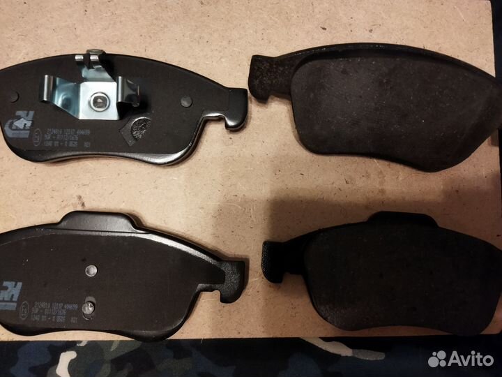 Передние тормозные колодки 2124810 road house