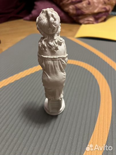 Статуэтка девочка
