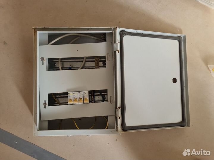 Щиток электрический металлический бу