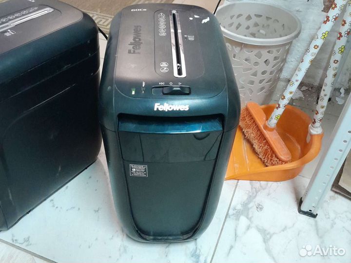 Уничтожитель бумаги шредер