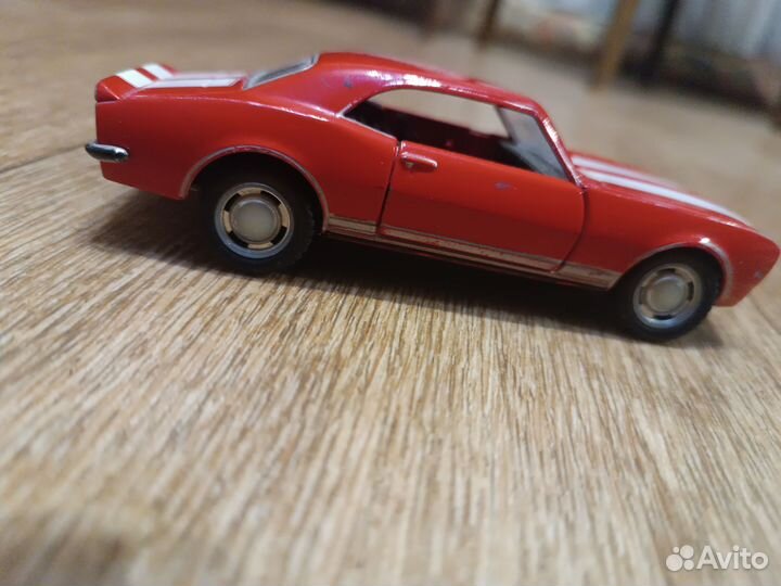 Игрушечная машина