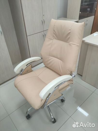 Компьютерное кресло руководителя