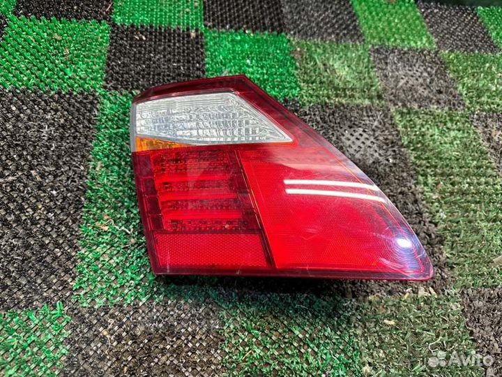 Фонарь в крышку багажника левый Lexus Ls460