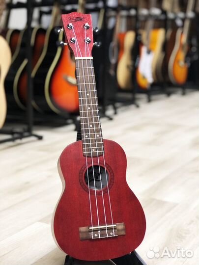 Укулеле сопрано красная матовая (гавайская гитара)