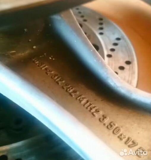 Колесо мотоцикла BMW в сборе