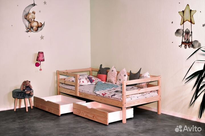 Кроватка из массива сосны Софа высокий бортик