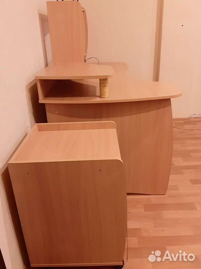 Компьютерный стол с тумбой