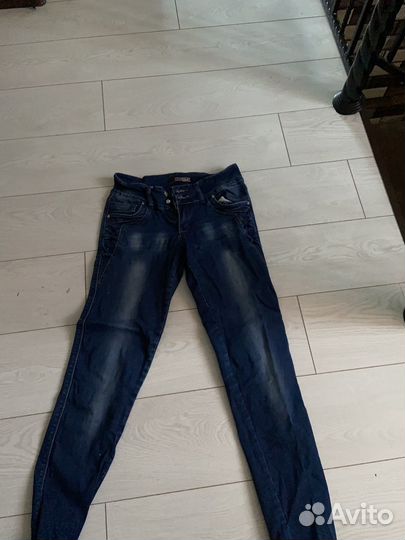 Джинсы женские