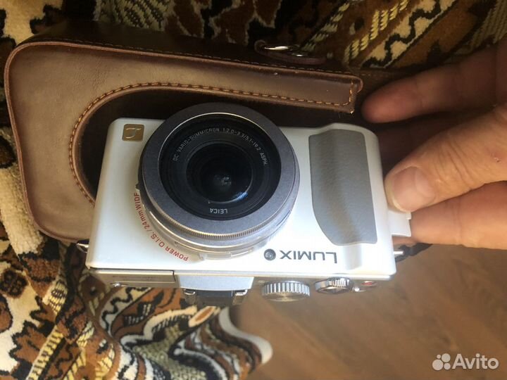 Компактный фотоаппарат и видио камери