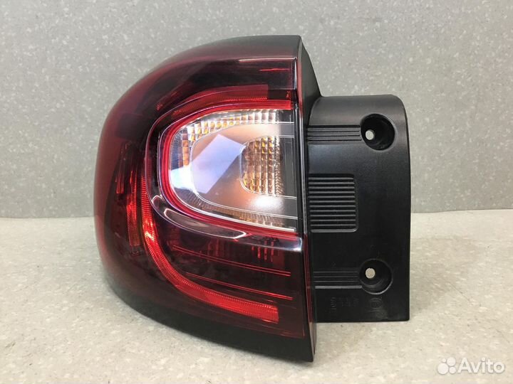 Фонарь задний наружный левый Renault Kaptur 2016