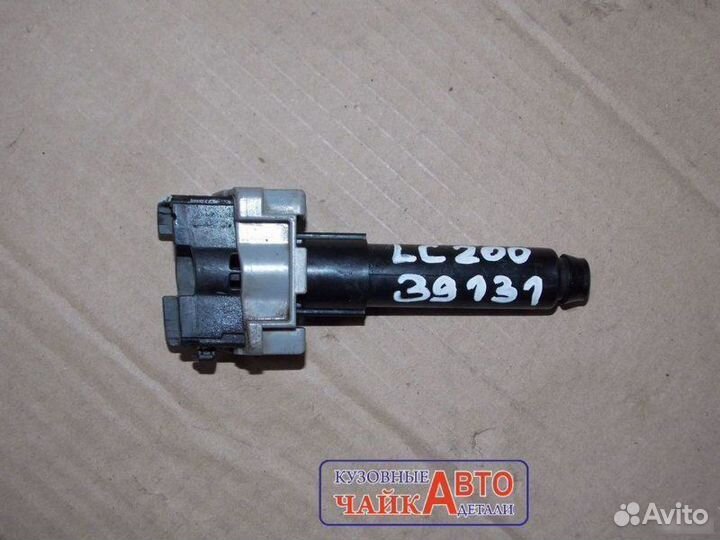 Омыватель фары правый Toyota Land Cruiser 200