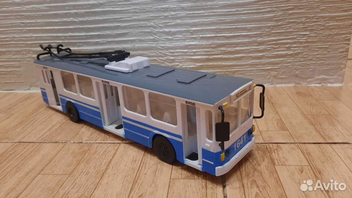 Игрушка автобус трамвай