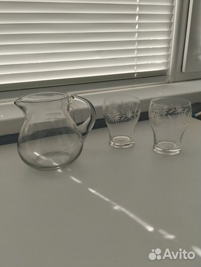 Кувшин со стаканами