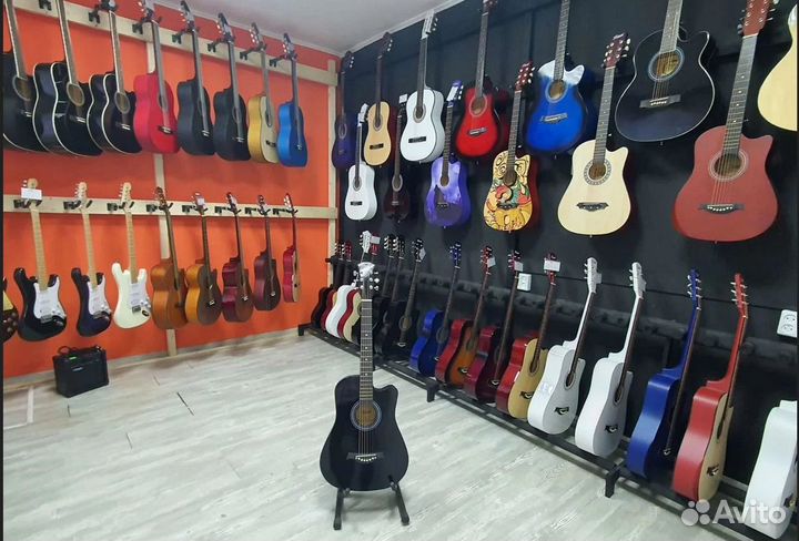 Гитара новая. Классическая или акустическая