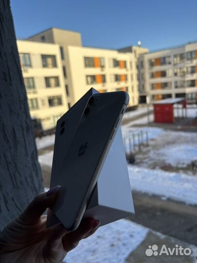 iPhone 11, 64 ГБ