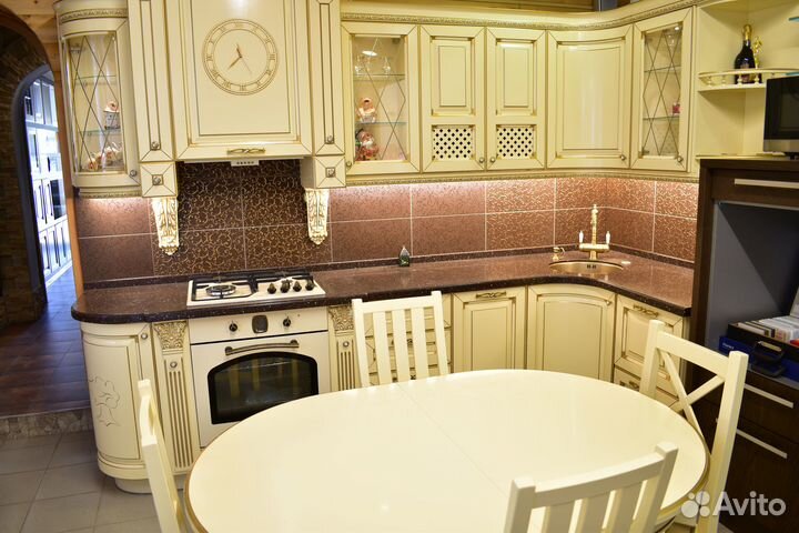 Кухня из массива бука с экспозиции с техникой