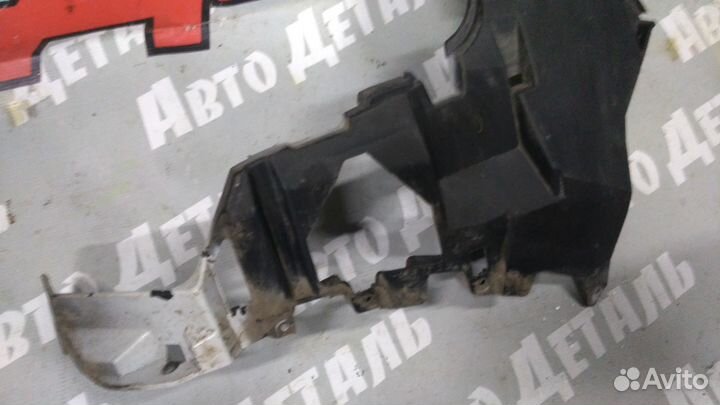 Кронштейн переднего бампера левый Audi Q7 2015