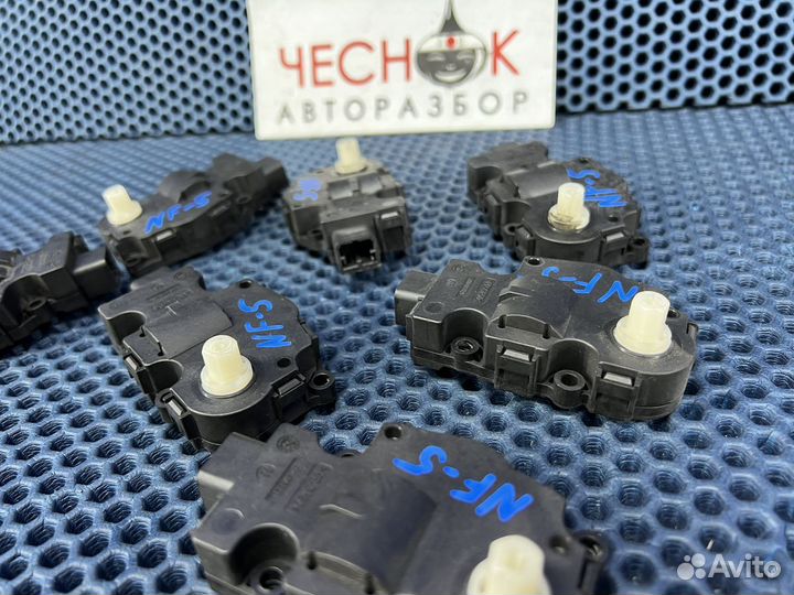 Моторчик заслонки печки VW Touareg NF 2/ FL