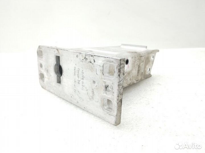 Кронштейн усилителя бампера передний правый Bmw