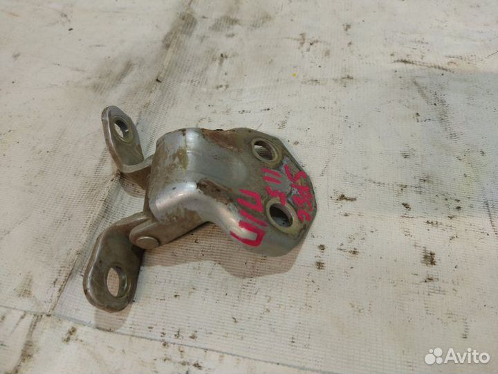 Петля двери передняя правая Kia Spectra S6D 2006