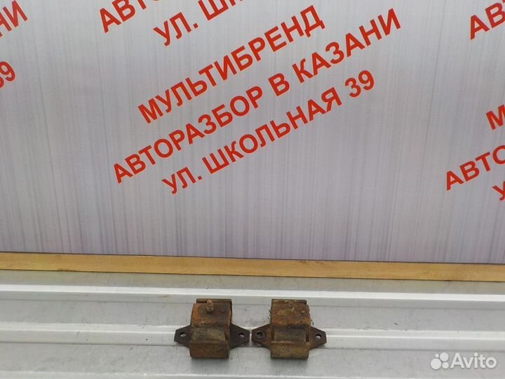 Кронштейны опоры двигателя Ниссан Патрол 4 Y60