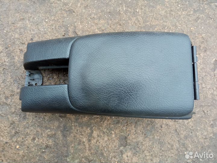 Подлокотник на опель омега б