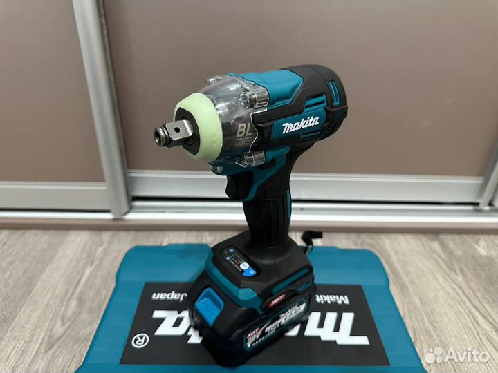 Аккумуляторный гайковерт Makita 300 Нм