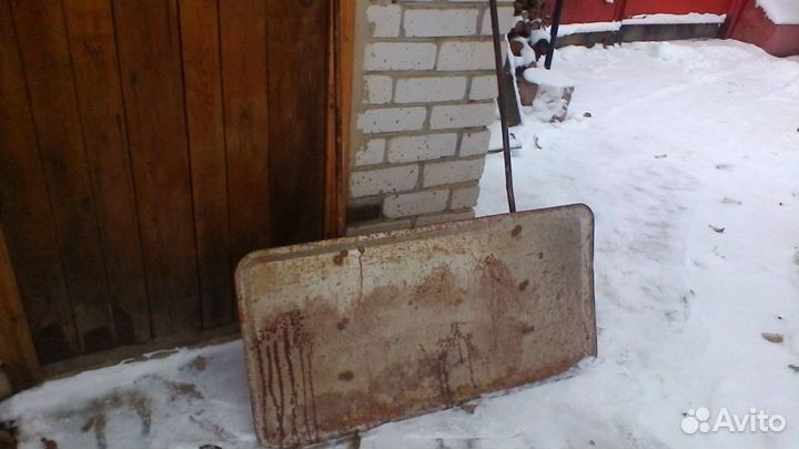 Скребок для уборки снега металлический
