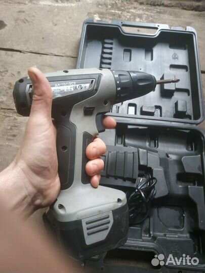 Шуруповерт Интерскол