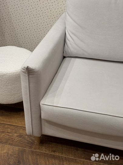 Диван раздвижной в состоянии нового