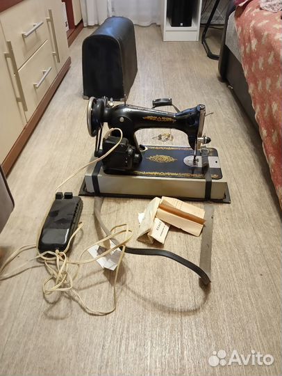 Машинка швейная 2М-35 СССР 1988 г. Рабочая