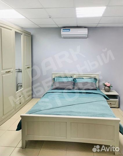 Кровать массив