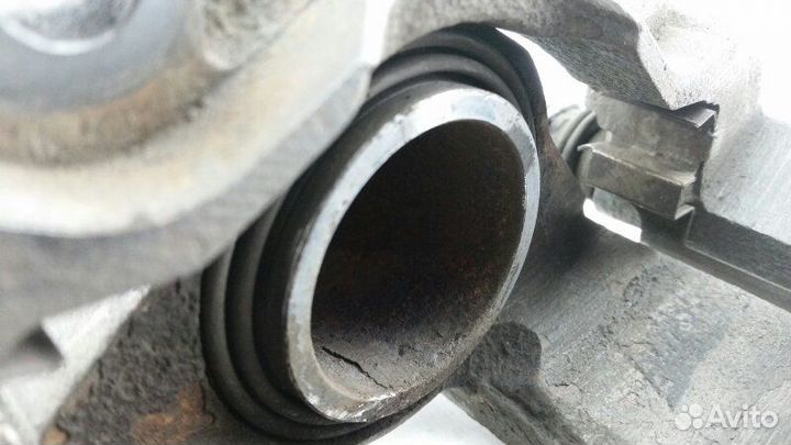 Суппорт передний правый Volkswagen Polo 612 cwvb