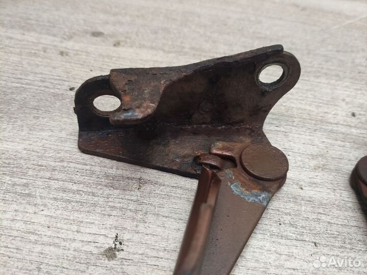 Петли капота Hyundai Santa Fe 1