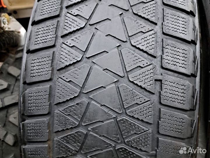 Bridgestone Blizzak DM-V2 285/45 R22 110T