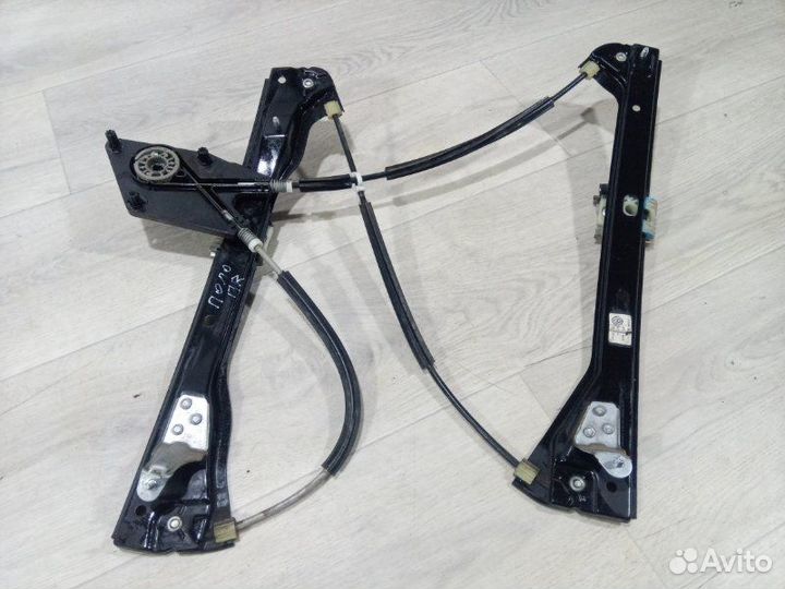 Стеклоподъемник передний правый Volkswagen Polo