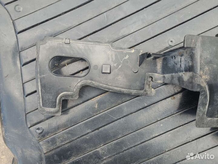 Дефлектор радиатора левый volkswagen polo