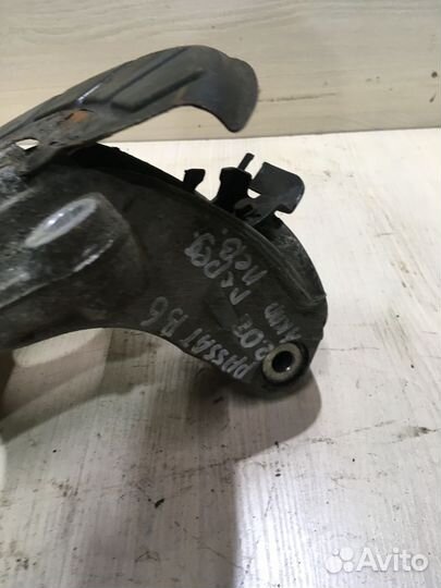 Кулак правый пассат фольксваген Б6