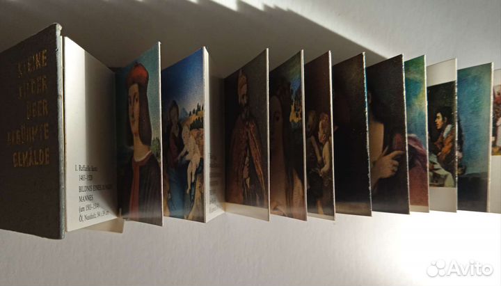 Миниатюрная книга о живописи