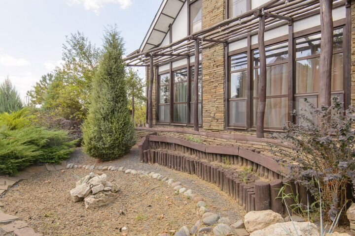 Дом 305 м² на участке 3 га