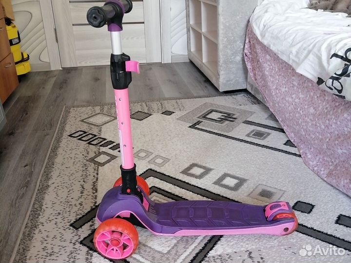 Самокат детский со светящимися колесами