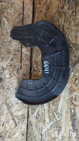 Тормозной щиток Chrysler 200 2016