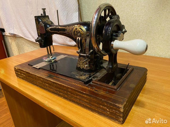 Швейная машина антикварная