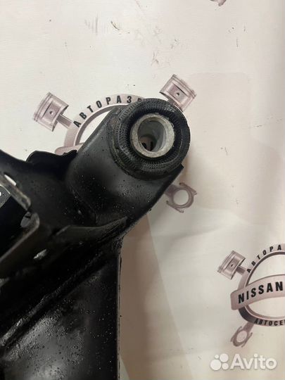 Lexus lS250 подрамник задний