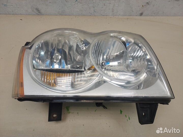 Фара (передняя) Jeep Grand Cherokee, 2006