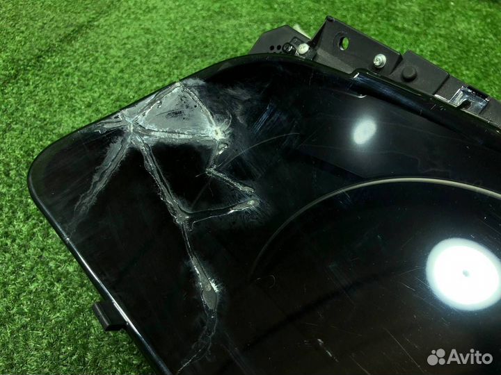 Спидометр передний Lexus Ls600H UVF45